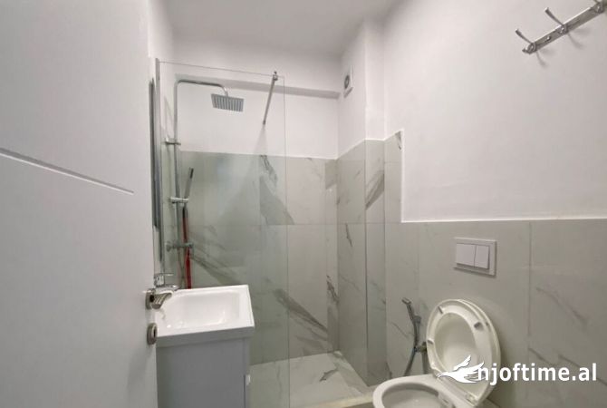 Shtepi me qera Apartament ne Tirane, 1+1, Mobilimi E mobiluar, Pagesa 400  Euro.