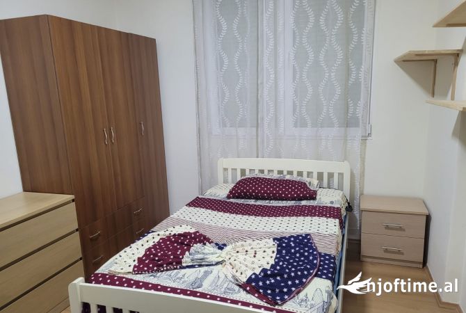 Shtepi me qera Apartament ne Tirane, 2+1, Mobilimi E mobiluar, Pagesa 600  Euro.