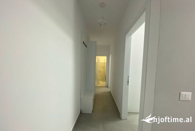 Shtepi me qera Apartament ne Tirane, 2+1, Mobilimi E mobiluar, Pagesa 500  Euro.