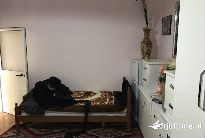 Shtepi ne shitje Apartament ne Tirane, 1+1, Mobilimi E mobiluar, Pagesa 135,000  Euro.