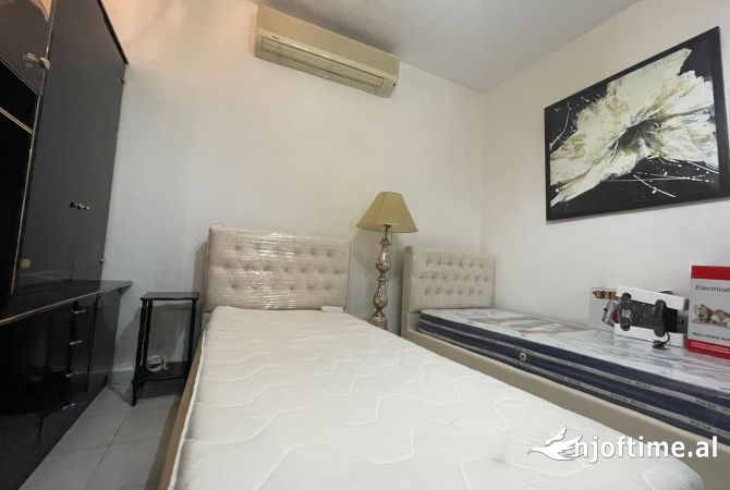 Shtepi ne shitje Apartament ne Tirane, 1+1, Mobilimi E mobiluar, Pagesa 135,000  Euro.