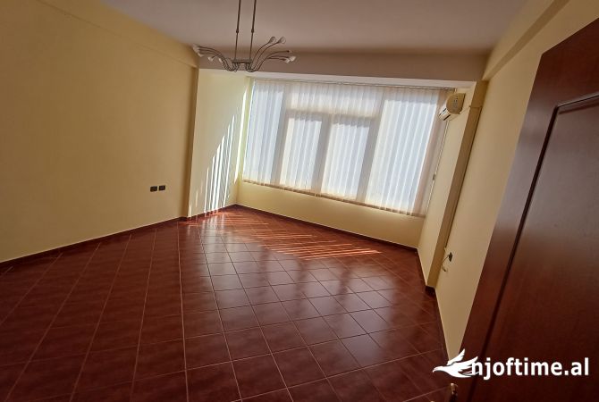 Shtepi me qera 3+1 ne Tirane - 700 Euro