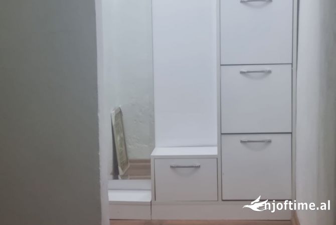 Shtepi me qera Apartament ne Tirane, 2+1, Mobilimi E mobiluar, Pagesa 600  Euro.