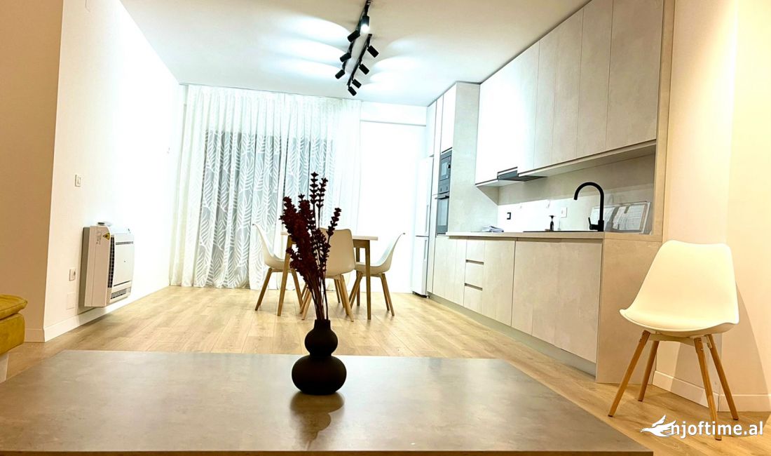 Shtepi me qera Apartament ne Tirane, 2+1, Mobilimi E mobiluar, Pagesa 700  Euro.
