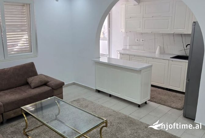 Shtepi ne shitje Apartament ne Tirane, 2+1, Mobilimi E mobiluar, Pagesa 158,000  Euro.