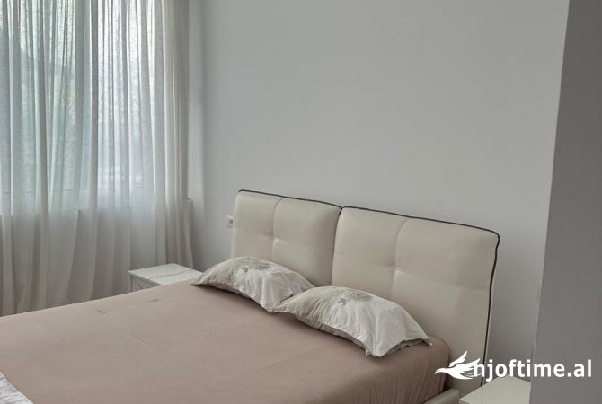 Shtepi me qera Apartament ne Tirane, 2+1, Mobilimi E mobiluar, Pagesa 550  Euro.