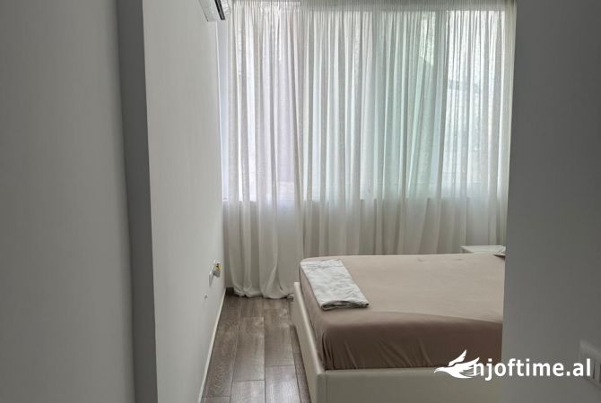 Shtepi me qera Apartament ne Tirane, 2+1, Mobilimi E mobiluar, Pagesa 550  Euro.