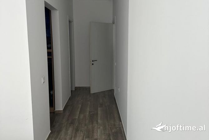 Shtepi me qera Apartament ne Tirane, 2+1, Mobilimi E mobiluar, Pagesa 550  Euro.