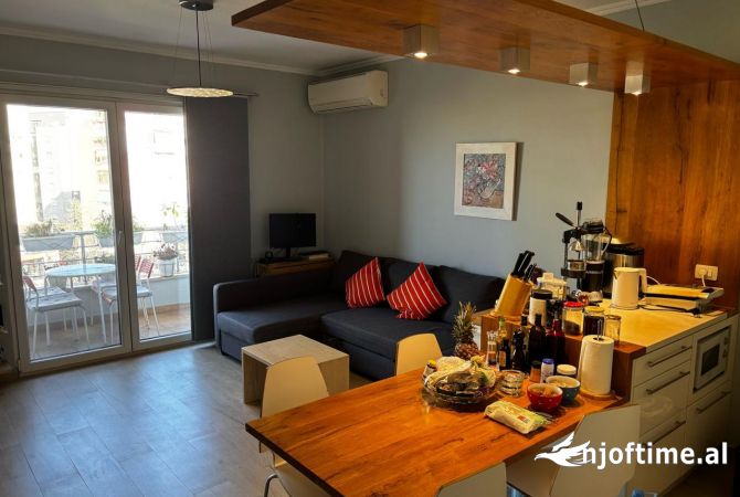 Shtepi ne shitje Apartament ne Tirane, 1+1, Mobilimi E mobiluar, Pagesa 197,000  Euro.