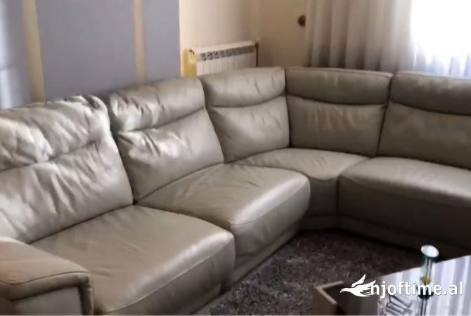 Shtepi me qera Duplex(shtepi me 2 kate) ne Tirane, 3+1, Mobilimi E mobiluar, Pagesa 1,000  Euro.