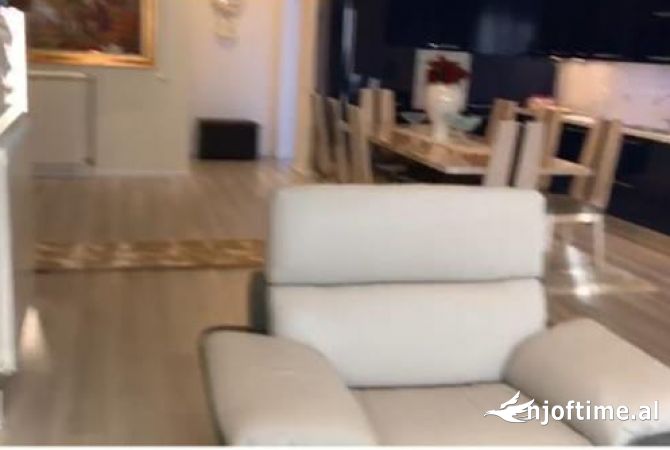 Shtepi me qera Duplex(shtepi me 2 kate) ne Tirane, 3+1, Mobilimi E mobiluar, Pagesa 1,000  Euro.