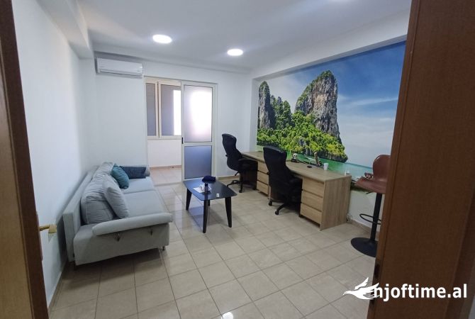 Ambient biznesi me qera 3+1 ne Tirane - 1,200 Euro