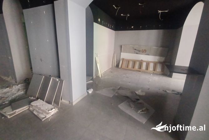 Dyqan me qira Myslym Shyri 230 m2