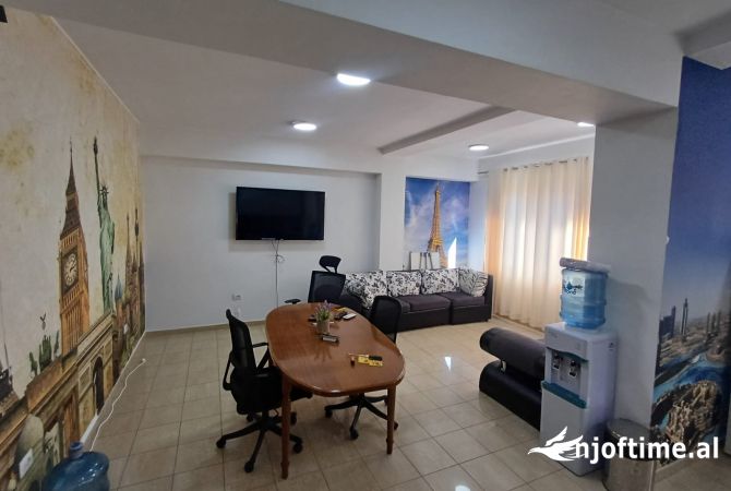 Ambient biznesi me qera 3+1 ne Tirane - 1,200 Euro