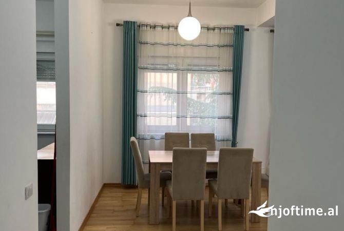 Shtepi me qera 2+1 ne Tirane - 1,200 Euro