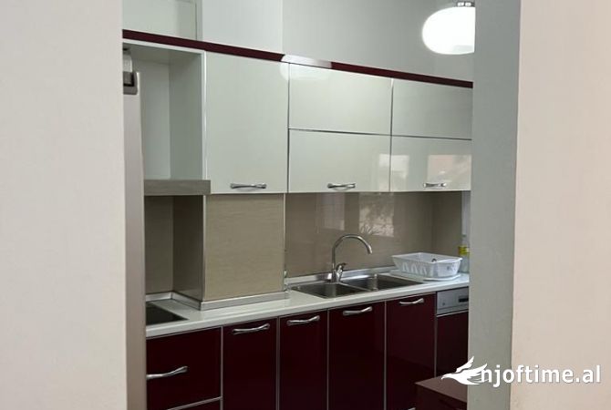 Shtepi me qera Apartament ne Tirane, 2+1, Mobilimi E mobiluar, Pagesa 1,200  Euro.