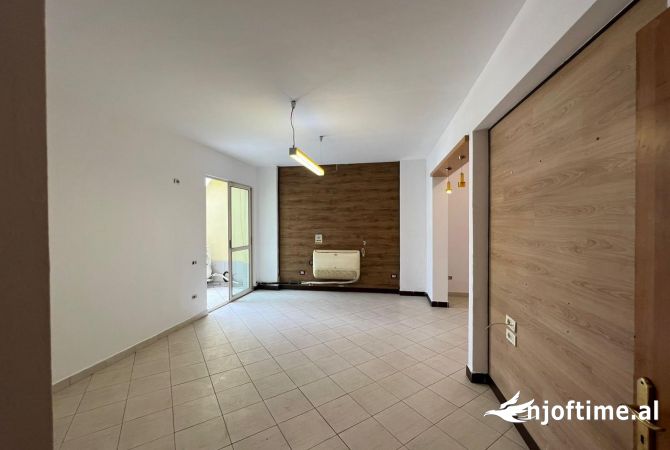 Shtepi ne shitje Apartament ne Tirane, 2+1, Mobilimi Bosh, pa mobiluar, Pagesa 175,000  Euro.