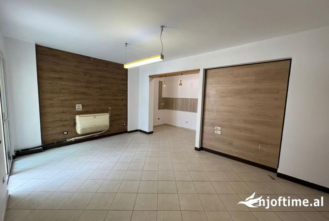 Shtepi ne shitje Apartament ne Tirane, 2+1, Mobilimi Bosh, pa mobiluar, Pagesa 175,000  Euro.