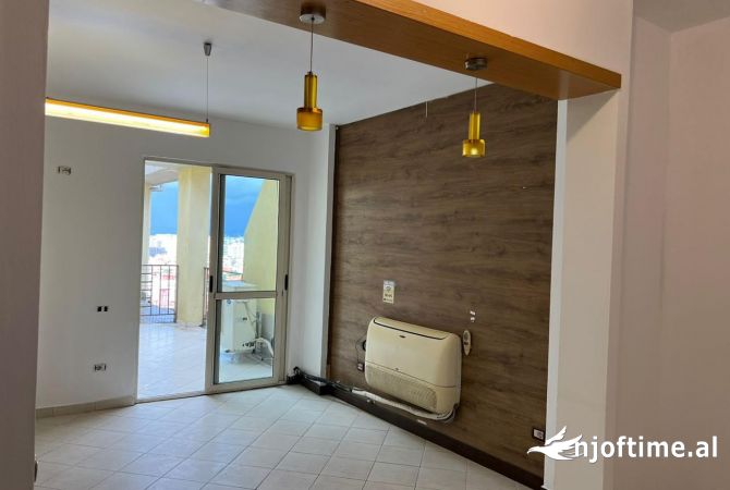 Shtepi ne shitje Apartament ne Tirane, 2+1, Mobilimi Bosh, pa mobiluar, Pagesa 175,000  Euro.