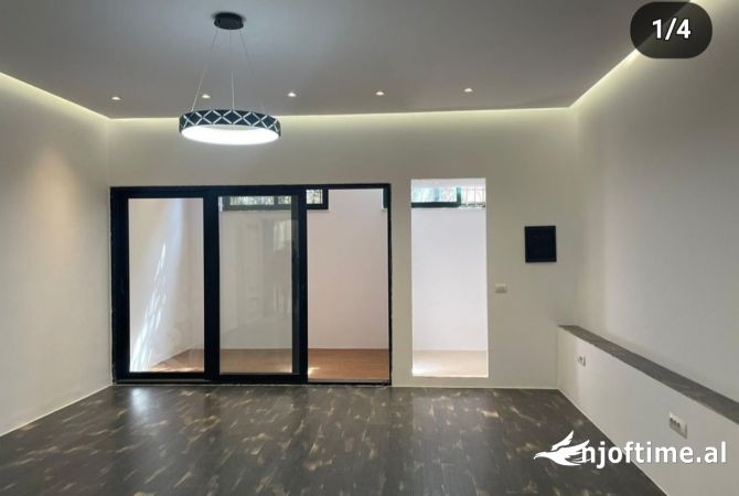 Ambiente Commerciale in Vendita 1+1 a Tirana - 250,000 Euro
