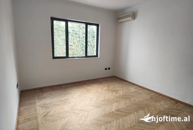 Ambient biznesi me qera 3+1 ne Tirane - 900 Euro