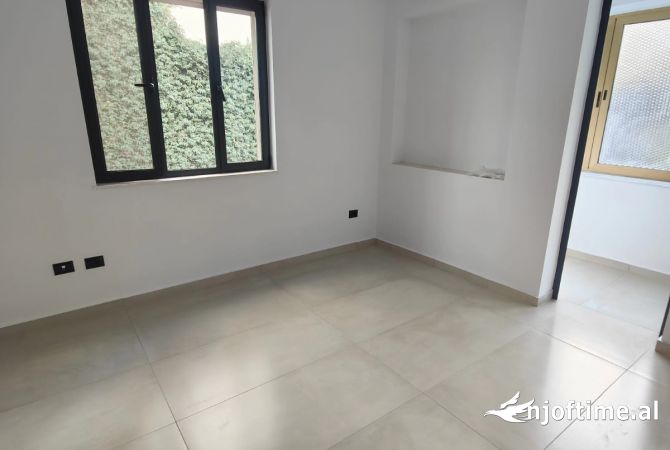 Ambient biznesi me qera 3+1 ne Tirane - 900 Euro