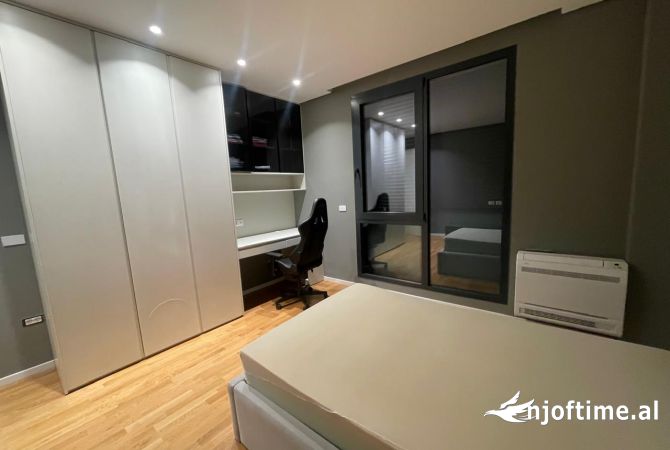 Shtepi me qera Apartament ne Tirane, 3+1, Mobilimi E mobiluar, Pagesa 2,300  Euro.