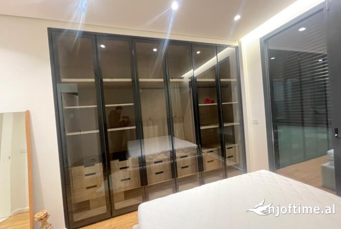 Shtepi me qera Apartament ne Tirane, 3+1, Mobilimi E mobiluar, Pagesa 2,300  Euro.