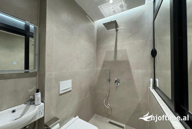 Shtepi ne shitje Apartament ne Tirane, 2+1, Mobilimi E mobiluar, Pagesa 184,000  Euro.