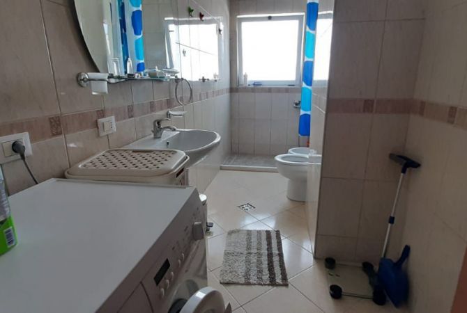 Shtepi me qera Apartament ne Tirane, 2+1, Mobilimi E mobiluar, Pagesa 650  Euro.