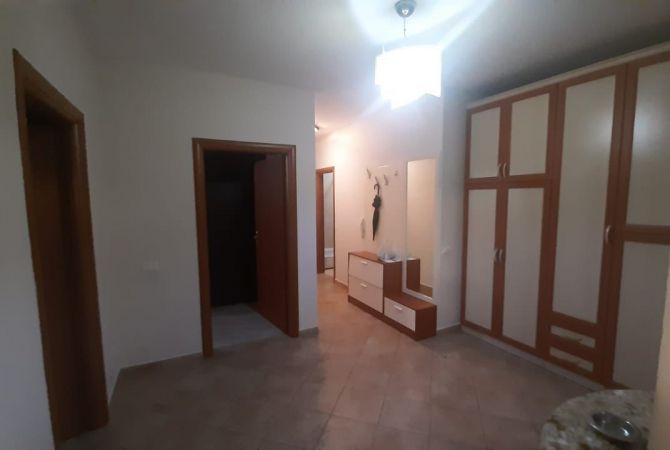 Shtepi me qera 2+1 ne Tirane - 650 Euro