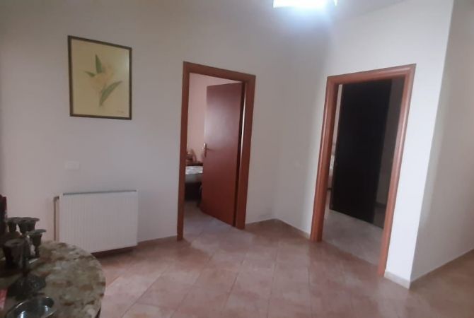 Shtepi me qera 2+1 ne Tirane - 650 Euro