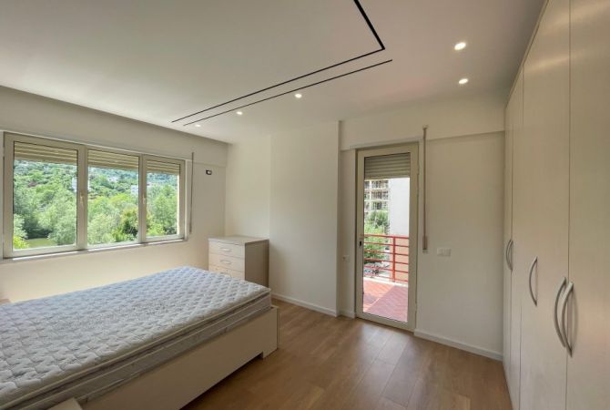 Shtepi me qera 3+1 ne Tirane - 950 Euro