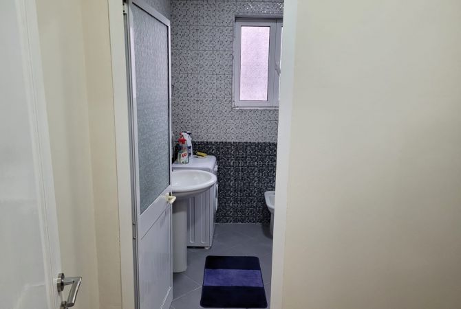 Shtepi me qera Apartament ne Tirane, 3+1, Mobilimi E mobiluar, Pagesa 700  Euro.