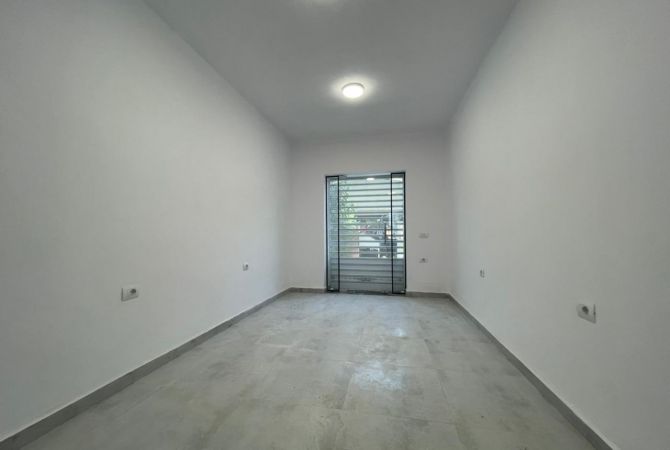 Ambiente Commerciale in Vendita 1+1 a Tirana - 310,500 Euro