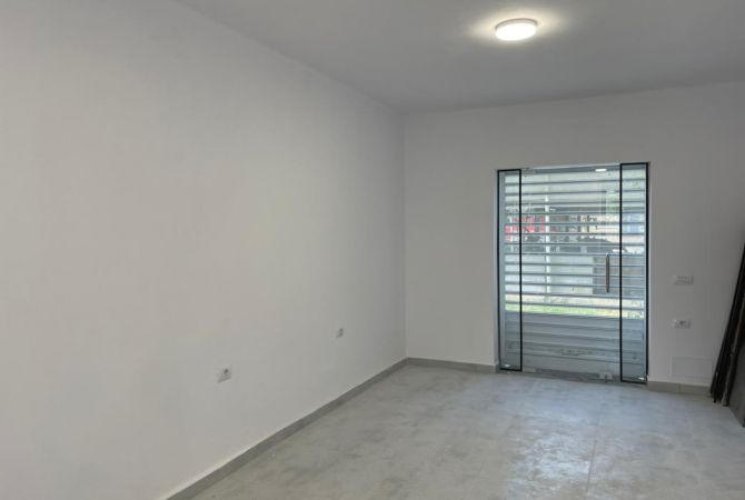 Ambiente Commerciale in Vendita 1+1 a Tirana - 310,500 Euro