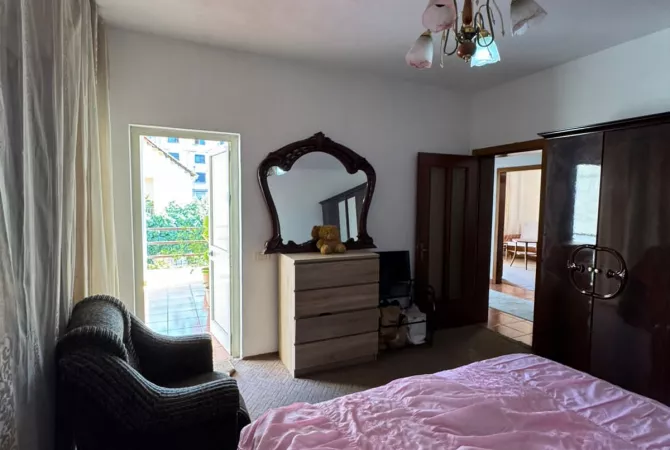 Shtepi ne shitje Shtepi Private ne Tirane, 4+1, Mobilimi E mobiluar, Pagesa 349,000  Euro.