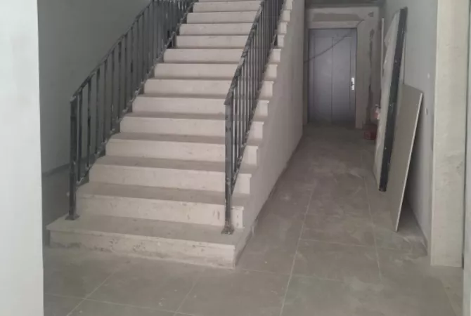 Shtepi ne shitje Apartament ne Tirane, 2+1, Mobilimi Bosh, pa mobiluar, Pagesa 185,000  Euro.