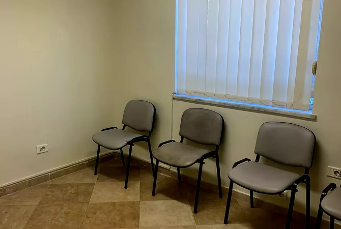 Ambiente Commerciale in Affitto 3+1 a Tirana - 500 Euro