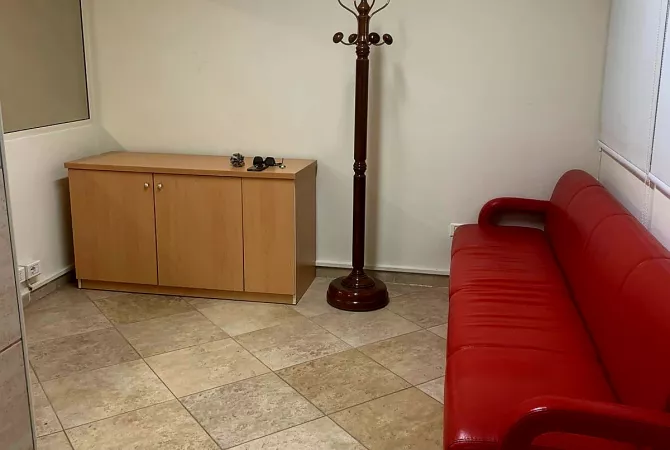 Ambiente Commerciale in Affitto 3+1 a Tirana - 500 Euro