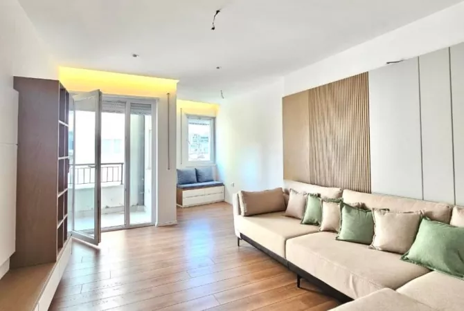 Shtepi me qera 2+1 ne Tirane - 1,300 Euro
