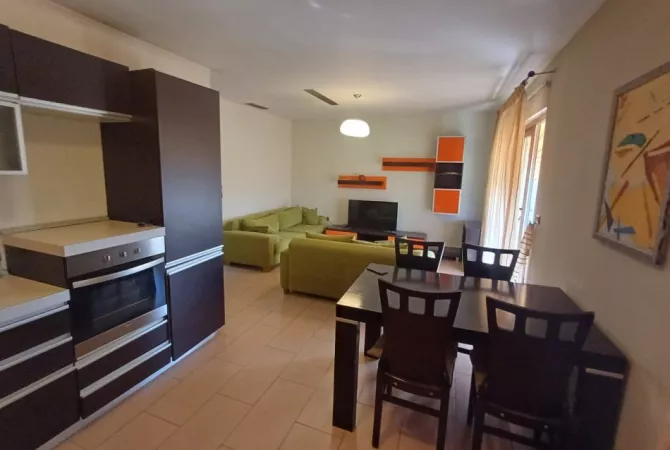 Shtepi me qera Apartament ne Tirane, 2+1, Mobilimi E mobiluar, Pagesa 650  Euro.