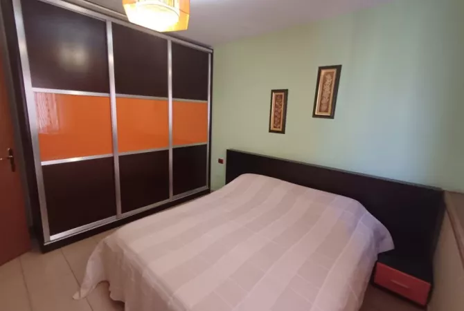 Shtepi me qera Apartament ne Tirane, 2+1, Mobilimi E mobiluar, Pagesa 650  Euro.