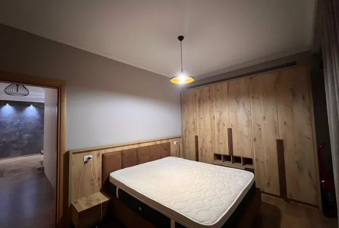 Shtepi me qera 2+1 ne Tirane - 900 Euro