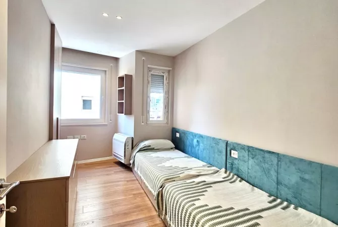 Shtepi ne shitje Apartament ne Tirane, 2+1, Mobilimi E mobiluar, Pagesa 290,000  Euro.