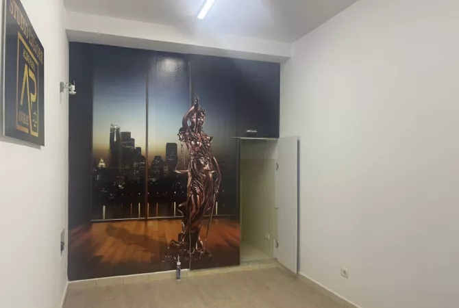 Ambient biznesi me qera 3+1 ne Tirane - 370 Euro
