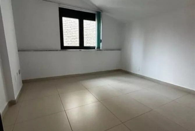 Ambient biznesi me qera 3+1 ne Tirane - 1,500 Euro