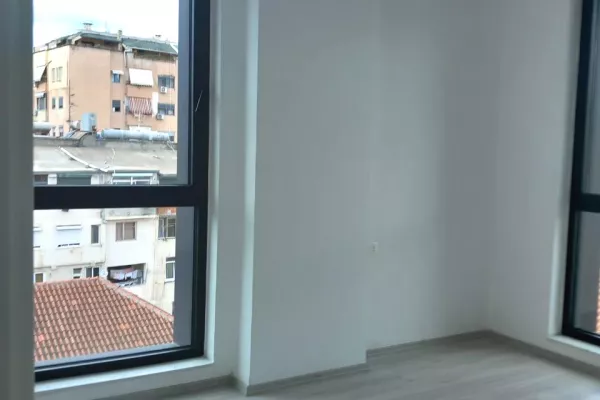 Ambient biznesi me qera 3+1 ne Tirane - 900 Euro