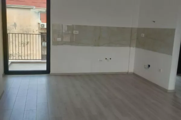 AMBIENT PER ZYRE ME QIRA MYSLYM SHYRI 900 EURO 