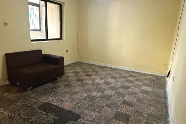 Shtepi ne shitje Apartament ne Tirane, 1+1, Mobilimi Bosh, pa mobiluar, Pagesa 118,000  Euro.